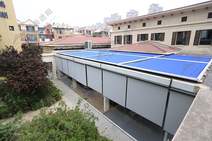圖:戶外電動天幕實景圖 圖:戶外電動天幕實景圖
