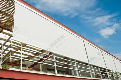 圖一:室外電動卷簾(鋼索導向)實景圖 圖一:室外電動卷簾(鋼索導向)實景圖