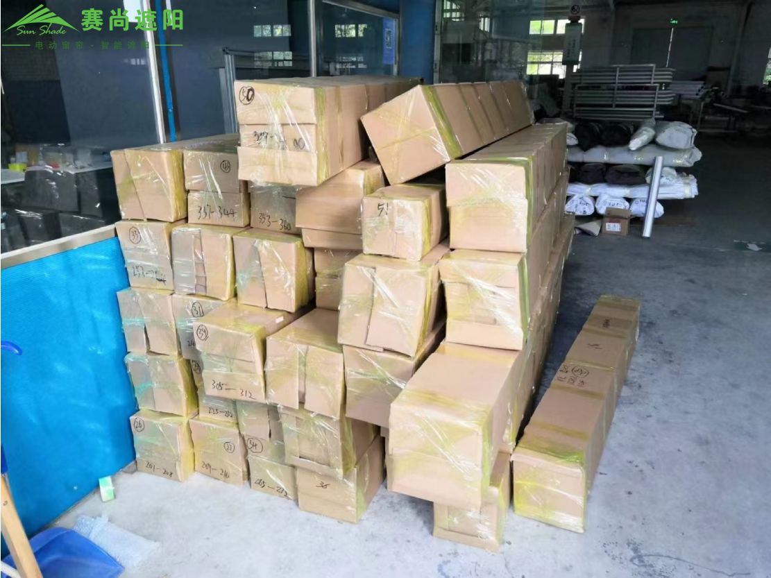 圖:防風卷簾打包完成 圖:防風卷簾打包完成