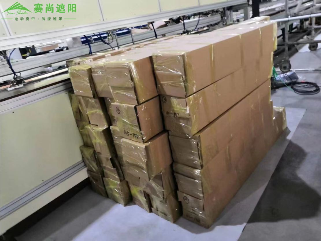 圖:防風卷簾打包完成 圖:防風卷簾打包完成